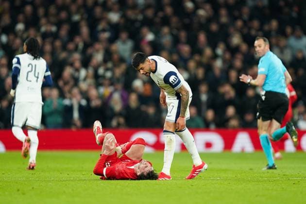 Tottenham Hotspur FC v AZ Alkmaar Cristian Romero of Tottenham Hotspur shouting at Troy Parrott of AZ Alkmaar during the Tottenham Hotspur FC v AZ Alkmaar UEFA Europa League Round of 16, 2nd Leg match at Tottenham Hotspur Stadium, London, United Kingdom on 13 March 2025 Credit: Dylan Hepworth Every Second Media Editorial use only. All images are copyright Every Second Media Limited. No images may be reproduced without prior permission. Copyright: xIMAGO EveryxSecondxMediax ESM-1363-0028 DylanxHepworthx xEveryxSecondxMediax