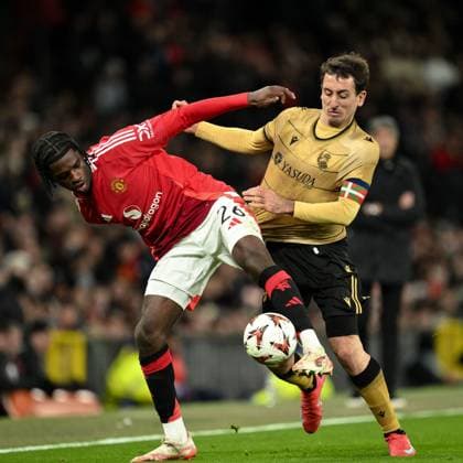 UEFA Europa League Last 16 Manchester United, ManU v Real Sociedad Ayden Heaven of Manchester United holds off Mikel Oyarzabal of Real Sociedad during the UEFA Europa League Last 16 match Manchester United vs Real Sociedad at Old Trafford, Manchester, United Kingdom, 13th March 2025 (Photo by Craig Thomas News Images) Manchester Old Trafford Greater Manchester United Kingdom Copyright: xCraigxThomas NewsxImagesx