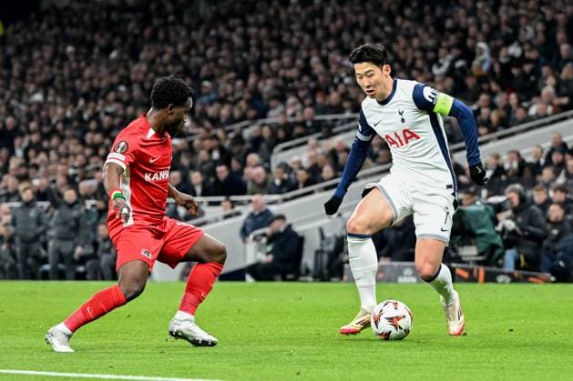 Tottenham Hotspur v AZ Alkmaar Europa League 13 03 2025. Tottenham Hotspur forward Son Heung-Min (7) takes on AZ Alkmaar forward Ernest Poku (21) during the Europa League match between Tottenham Hotspur and AZ Alkmaar at Tottenham Hotspur Stadium, London, United Kingdom on 13 March 2025. London Tottenham Hotspur Stadium London United Kingdom Editorial use only , Copyright: xSimonxTraylenx PSI-21627-0034