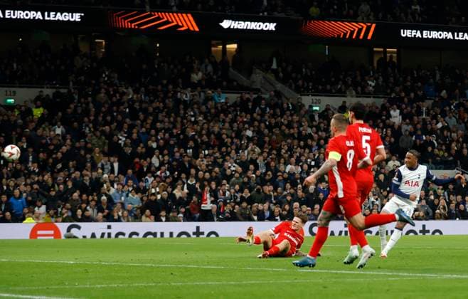 Tottenham Hotspur v AZ Alkmaar - UEFA Europa League 2024 25 Round of 16 Second Leg Wilson Odobert of Tottenham Hotspur scores 1st goal during the UEFA Europa League 2024 25 Round of 16 Second Leg match between Tottenham Hotspur and AZ Alkmaar at Tottenham Hotspur Stadium on March 13, 2025 in London, England. London Tottenham Hotspur Stadium England United Kingdom Copyright: xNigelxFrench Sportsphoto APLx 14061254