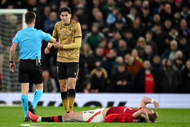 UEFA Europa League Last 16 Manchester United, ManU v Real Sociedad Referee Benoit Bastien speaks to Nayef Aguerd of Real Sociedad after he fouls Rasmus Hojlund of Manchester United during the UEFA Europa League Last 16 match Manchester United vs Real Sociedad at Old Trafford, Manchester, United Kingdom, 13th March 2025 (Photo by Craig Thomas News Images) Manchester Old Trafford Greater Manchester United Kingdom Copyright: xCraigxThomas NewsxImagesx