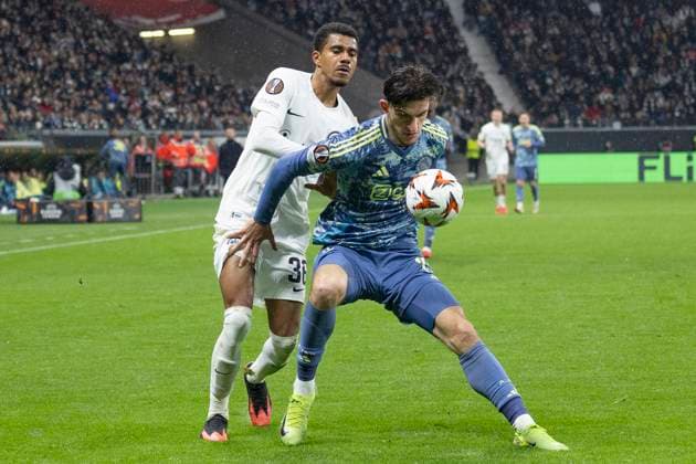 UEFA Europa League Eintracht Frankfurt Ajax Amsterdam, 13 03 2025 Ansgar Knauff Eintracht Frankfurt 36 Ahmetcan Kaplan Ajax Amsterdam 13 in a duel for the ball, Eintracht Frankfurt Ajax Amsterdam, Frankfurt, Deutsche Bank Park, 13 3 2025 Copyright: xBEAUTIFULxSPORTS Gawlikx