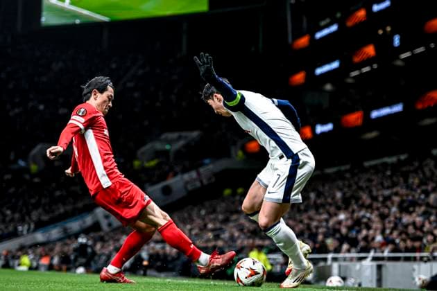 AZ Alkmaar defender Seiya Maikuma, Tottenham Hotspur midfielder Heung Min Son, during the match Tottenham Hotspur AZ at the Tottenham Hotspur Stadium for the UEFA Europa League Round of 16 2nd Leg season 2024 2025 in LONDON, Great Britain on 13 march 2025, photo by Stefan Koops EYE4images DeFodi Images
