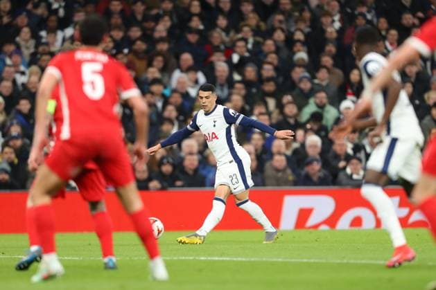 13th March 2025; Tottenham Hotspur Stadium, London, England; UEFA Europa League Last 16 Second Leg Football, Tottenham Hotspur versus AZ Alkmaar; Pedro Porro of Tottenham Hotspur plays the ball outside  ActionPlus12759940 KatiexChan