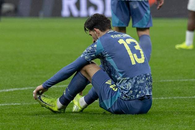 UEFA Europa League Eintracht Frankfurt Ajax Amsterdam, 13 03 2025 Ahmetcan Kaplan Ajax Amsterdam 13 sits on the ground, Eintracht Frankfurt Ajax Amsterdam, Frankfurt, Deutsche Bank Park, 13 3 2025 Copyright: xBEAUTIFULxSPORTS Gawlikx