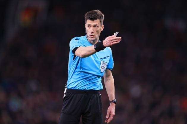 Fußball UEFA Champions League Achtelfinale Manchester United gegen Real Sociedad 13. März 2025 UEFA Europa League Achtelfinale Manchester United gegen Real Sociedad Schiedsrichter Benoit Bastien Foto Simon Stacpoole Abseits Manchester UK  Copyright: xSimonxStacpoolexOffside