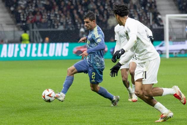 UEFA Europa League Eintracht Frankfurt Ajax Amsterdam, 13 03 2025 Lucas Rosa Ajax Amsterdam 2 on the ball Nathaniel Brown Eintracht Frankfurt 21 , Eintracht Frankfurt Ajax Amsterdam, Frankfurt, Deutsche Bank Park, 13 3 2025 Copyright: xBEAUTIFULxSPORTS Gawlikx