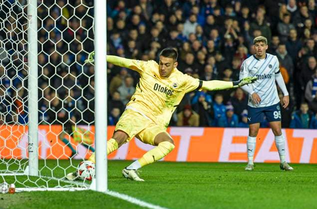 Rangers v Fenerbahce S.K. UEFA Europa League Irfan Can Egribayat of Fenerbahce S.K. clears the ball off the line during the UEFA Europa League Round of 16 Second Leg match at Ibrox Stadium, Glasgow UK Newspapers OUT Copyright: xJamiexJohnstonx FIL-21576-0005