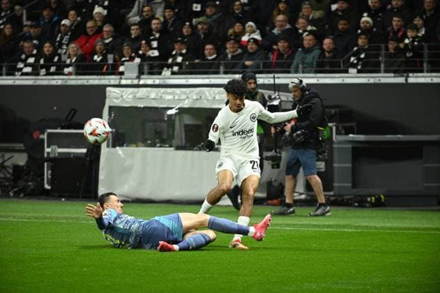 13 03 2025 Frankfurt am Main, Deutsche Bank Park UEFA Europa League 2024 2025 Eintracht Frankfurt AFC Ajax Amsterdam Steven Berghuis Ajax Amsterdam 23 vs Nathaniel Brown 21, Eintracht Frankfurt DFL DFB REGULATIONS PROHIBIT ANY USE OF PHOTOGRAPHS AS IMAGE SEQUENCES AND OR QUASI VIDEO