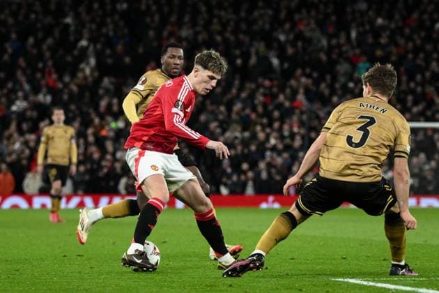 UEFA Europa League Last 16 Manchester United, ManU v Real Sociedad Alejandro Garnacho of Manchester United with the ball as Aihen Munoz of Real Sociedad pressures during the UEFA Europa League Last 16 match Manchester United vs Real Sociedad at Old Trafford, Manchester, United Kingdom, 13th March 2025 (Photo by Craig Thomas News Images) Manchester Old Trafford Greater Manchester United Kingdom Copyright: xCraigxThomas NewsxImagesx