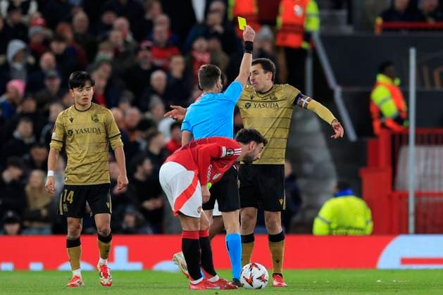 Manchester United, ManU v Real Sociedad Europa League 13 03 2025. Referee Benoit Bastien gives a yellow card to Mikel Oyarzabal (10) of Real Sociedad for protesting during the Europa League match between Manchester United and Real Sociedad at Old Trafford, Manchester, England on 13 March 2025. Manchester Old Trafford Greater Manchester England Editorial use only , Copyright: xConorxMolloyx PSI-21633-0070