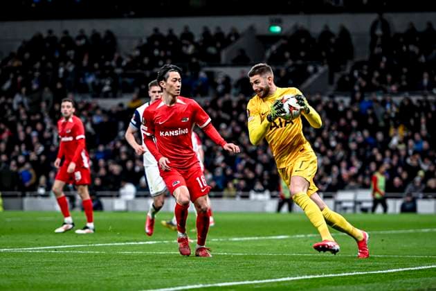 AZ Alkmaar defender Seiya Maikuma, Tottenham Hotspur goalkeeper Guglielmo Vicario, during the match Tottenham Hotspur AZ at the Tottenham Hotspur Stadium for the UEFA Europa League Round of 16 2nd Leg season 2024 2025 in LONDON, Great Britain on 13 march 2025, photo by Stefan Koops EYE4images DeFodi Images