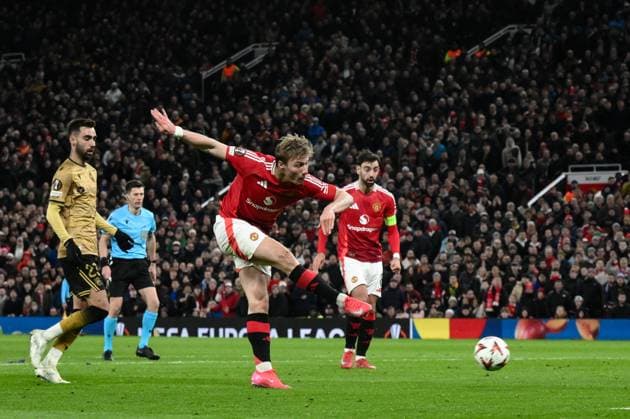 UEFA Europa League Last 16 Manchester United, ManU v Real Sociedad Rasmus Hojlund of Manchester United shoots on goal during the UEFA Europa League Last 16 match Manchester United vs Real Sociedad at Old Trafford, Manchester, United Kingdom, 13th March 2025 (Photo by Craig Thomas News Images) Manchester Old Trafford Greater Manchester United Kingdom Copyright: xCraigxThomas NewsxImagesx