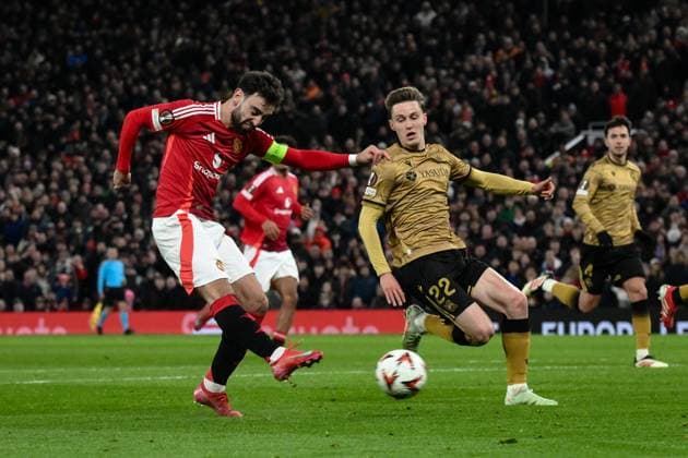 UEFA Europa League Last 16 Manchester United, ManU v Real Sociedad Bruno Fernandes of Manchester United scores to make it 3-1 and makes I a hat-trick during the UEFA Europa League Last 16 match Manchester United vs Real Sociedad at Old Trafford, Manchester, United Kingdom, 13th March 2025 (Photo by Craig Thomas News Images) Manchester Old Trafford Greater Manchester United Kingdom Copyright: xCraigxThomas NewsxImagesx