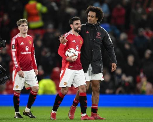 UEFA Europa League Last 16 Manchester United, ManU v Real Sociedad Joshua Zirkzee embraces Bruno Fernandes of Manchester United after he collects the match ball after scoring a hat-trick during the UEFA Europa League Last 16 match Manchester United vs Real Sociedad at Old Trafford, Manchester, United Kingdom, 13th March 2025 (Photo by Craig Thomas News Images) Manchester Old Trafford Greater Manchester United Kingdom Copyright: xCraigxThomas NewsxImagesx