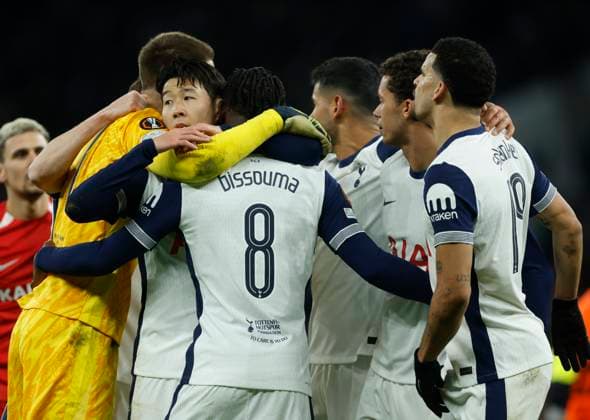Tottenham Hotspur v AZ Alkmaar - UEFA Europa League 2024 25 Round of 16 Second Leg Son Heung-Min, Yves Bissouma, Dominic Solanke and teammates of Tottenham Hotspur celebrates after winning the UEFA Europa League 2024 25 Round of 16 Second Leg match between Tottenham Hotspur and AZ Alkmaar at Tottenham Hotspur Stadium on March 13, 2025 in London, England. London Tottenham Hotspur Stadium England United Kingdom Copyright: xNigelxFrench Sportsphoto APLx 14061277