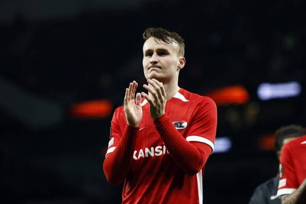 LONDON - Peer Koopmeiners of AZ Alkmaar disappointment after the UEFA Europa League match between Tottenham Hotspur FC and AZ Alkmaar at Tottenham Hotspur Stadium on March 13, 2025 in London, England. ANP KOEN VAN WEEL UEFA Europa League 2024 25 Round of 16 Second Leg 2024 25 xVIxANPxSportx xxANPxIVx 522292374 originalFilename: 522292374.jpg