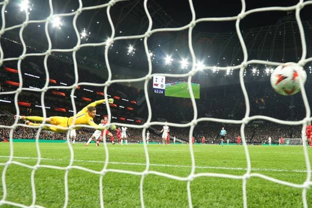 13th March 2025; Tottenham Hotspur Stadium, London, England; UEFA Europa League Last 16 Second Leg Football, Tottenham Hotspur versus AZ Alkmaar; Peer Koopmeiners of AZ Alkmaar scores in the 63rd minute for 2-1 (2-2 aggregate)  ActionPlus12760052 KatiexChan