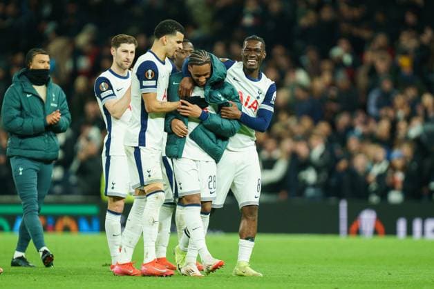 Tottenham Hotspur FC v AZ Alkmaar Dominic Solanke of Tottenham Hotspur, Wilson Odobert of Tottenham Hotspur and Yves Bissouma of Tottenham Hotspur celebrating after the Tottenham Hotspur FC v AZ Alkmaar UEFA Europa League Round of 16, 2nd Leg match at Tottenham Hotspur Stadium, London, United Kingdom on 13 March 2025 Credit: Dylan Hepworth Every Second Media Editorial use only. All images are copyright Every Second Media Limited. No images may be reproduced without prior permission. Copyright: xIMAGO EveryxSecondxMediax ESM-1363-0055 DylanxHepworthx xEveryxSecondxMediax