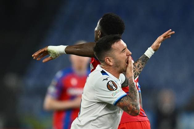 Rafiu Durosinmi of F.C. Viktoria Plze? and Matias Vecino of S.S. Lazio participates in the 2024 25 UEFA Europa League round of 16 second leg match between S.S. Lazio and F.C. Viktoria Plze? at Olympic Stadium on March 13, 2025 in Rome, Italy.  Copyright: xDomenicoxCippitelli IPAxSportx xipa-agency.netx xx IPA_55312118 IPA_Agency_IPA55312118