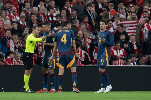 Bilbao, Spain, March 13th 2025 Mats Hummels (N15 AS Roma) after receiving a red card during the UEFA Europa League match between Athletic de Bilbao and AS Roma at San Mames in Bilbao, Spain (Andres Lopez Sheridan SPP) Copyright: xAndresxLopezxSheridanxx xSPPx spp-en-AnLoShSp-ATH-ROM-57