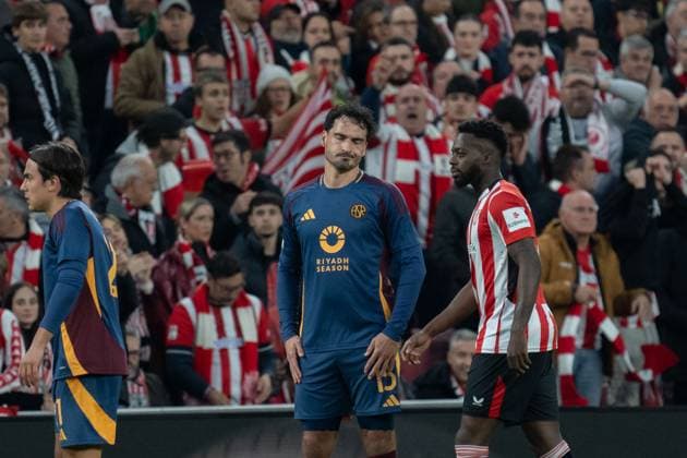 Bilbao, Spain, March 13th 2025 Mats Hummels (N15 AS Roma) after receiving a red card during the UEFA Europa League match between Athletic de Bilbao and AS Roma at San Mames in Bilbao, Spain (Andres Lopez Sheridan SPP) Copyright: xAndresxLopezxSheridanxx xSPPx spp-en-AnLoShSp-ATH-ROM-58