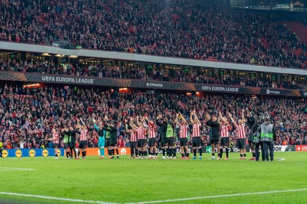 Bilbao, Spain, March 13th 2025 Athletic de Bilbao celebrate with fans after beating AS Roma in the UEFA Europa League match between Athletic de Bilbao and AS Roma at San Mames in Bilbao, Spain (Andres Lopez Sheridan SPP) Copyright: xAndresxLopezxSheridanxx xSPPx spp-en-AnLoShSp-ATH-ROM-71