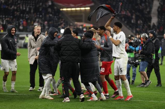 13 03 2025, Football UEFA Europa League, Eintracht Frankfurt Ajax AFC Amsterdam, emonline, emspor, v l , Eintracht players celebrate with the fans, Aurele Amenda Eintracht Frankfurt DFL DFB REGULATIONS PROHIBIT ANY USE OF PHOTOGRAPHS AS IMAGE SEQUENCES AND OR QUASI VIDEO xdcx Copyright: HMBxMedia Claus