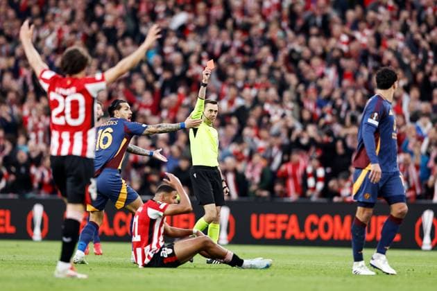 Clement Turpin (Referee), MARCH 13, 2025 - Football Soccer : Clement Turpin show red card for Hummels during UEFA Europa League Round of 16 2nd leg match between Athletic Club de Bilbao 3-1 AS Roma at the Estadio San Mames in Bilbao, Spain. Noxthirdxpartyxsales  (284703921)