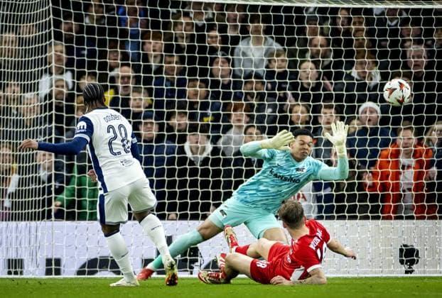 LONDON - Wilson Odobert of Tottenham Hotspur FC scores the 1-0 during the UEFA Europa League match between Tottenham Hotspur FC and AZ Alkmaar at Tottenham Hotspur Stadium on March 13, 2025 in London, England. ANP KOEN VAN WEEL UEFA Europa League 2024 25 Round of 16 Second Leg 2024 25 xVIxANPxSportx xxANPxIVx 522301814 originalFilename: 522301814.jpg