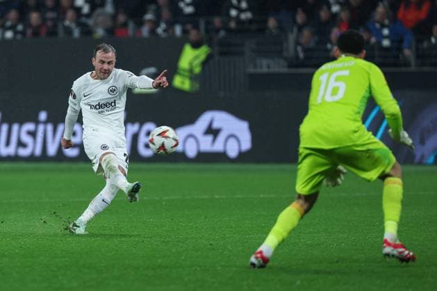 UEFA Europa League Eintracht Frankfurt Ajax Amsterdam on 13 03 2025 at Deutsche Bank Park in Frankfurt Mario Götze Goetze Gotze Frankfurt 27 scores the goal against Goalkeeper Matheus Ajax 16 to make it 4 - 1 MH