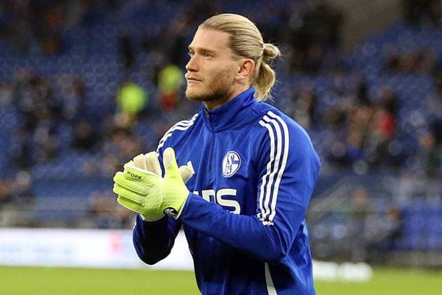 14 03 2025, xrekx, Fussball 2 Bundesliga, FC Schalke 04 Hannover 96 v l Loris Karius FC Schalke 04 Warmup warm up Aufwaermen aufwaermen before the match thanks the fans, the player thanks the fans for their support DFL DFB REGULATIONS PROHIBIT ANY USE OF PHOTOGRAPHS as IMAGE SEQUENCES and or QUASI VIDEO Gelsenkirchen