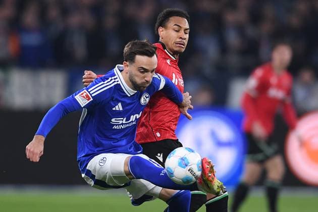 Soccer 2 Bundesliga 26 Matchday FC Schalke 04 Hannover 96 on 14 03 2025 at the Veltins Arena in Gelsenkirchen Kenan Karaman Schalke , front Monju Thaddäus Momuluh Hannover , back DFL regulations prohibit any use of photographs as image sequences and or quasi video xRx