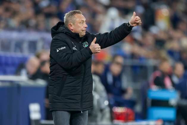 Coach Andre Breitenreiter Hannover 96 gestures, 2 Bundesliga, FC Schalke 04 vs Hannover 96, Veltins Arena, March 14, 2025 in Gelsenkirchen, Germany Photo by Marco Steinbrenner DeFodi Images Coach Andre Breitenreiter Hannover 96 gestures, 2 Bundesliga, FC Schalke 04 vs Hannover 96, Veltins Arena, March 14, 2025 in Gelsenkirchen, Germany Photo by Marco Steinbrenner DeFodi Images DFB DFL REGULATIONS PROHIBIT ANY USE OF PHOTOGRAPHS AS IMAGE SEQUENCES AND OR QUASI VIDEO