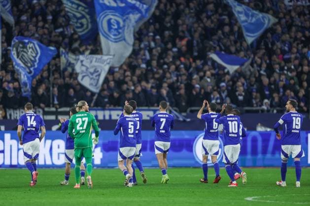 14 03 2025, Football, Season 2024 2025, 2 Bundesliga, Matchday 26, FC Schalke 04 Hannover 96, S04 team runs to the fans Gelsenkirchen Veltins Arena NRW Germany xRHR PHOTO TRx Copyright: TimxRehbein RHR-FOTOx RHR-FOTO TR