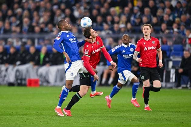 14 03 2025, Football, 2 Bundesliga, Matchday 26 Season 2024 2025, FC Schalke 04 Hannover 96, Pape Meissa Ba FC Schalke 04 , Phil Neumann Hannover 96 xRHR PHOTO TKx Copyright: RHR-FOTOx RHR-FOTO TK