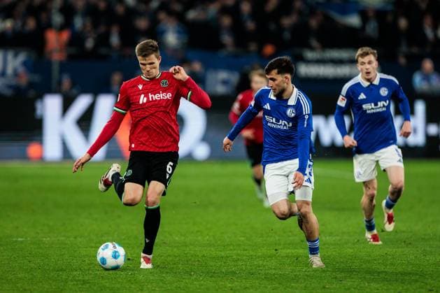 2 Soccer Bundesliga FC Schalke 04 Hannover 96 14 03 2025 duel Fabian Kunze Hannover 96, 6 , Mehmen Can Aydin Schalke 04, 23 2 Soccer Bundesliga FC Schalke 04 Hannover 96 Gelsenkirchen, VELTINS Arena am 14 03 2025 DFL REGULATIONS PROHIBIT ANY USE OF PHOTOGRAPHS AS IMAGE SEQUENCES AND OR QUASI VIDEO Copyright: xBEAUTIFULxSPORTS Wunderlx