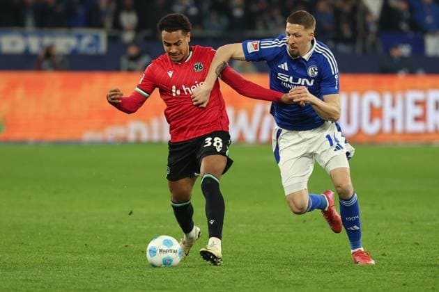 2 Bundesliga FC Schalke 04 Hannover 96 on 14 03 2025 at the Veltins Arena in Schalke Monju Thaddäus Thaddaeus Momuluh Hannover 38 vs Janik Bachmann Schalke 14 MH
