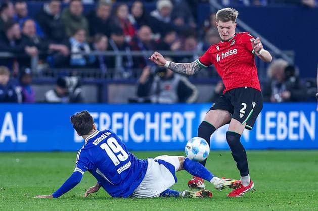 14 03 2025, Football, FC Schalke 04 Hannover 96, 2 Fußball Bundesliga, Matchday 26, Veltins Arena Gelsenkirchen, Saison 2024 2025 Kenan Karaman Schalke04 19 in duel against Josh Knight Hannover96 2 DFB regulations prohibit any use of photographs as image sequences and or quasi video Nordrhein Westfalen Germany