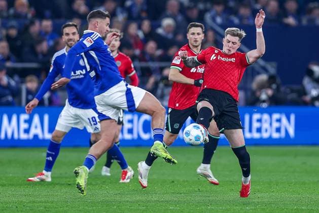 14 03 2025, Football, FC Schalke 04 Hannover 96, 2 Fußball Bundesliga, Matchday 26, Veltins Arena Gelsenkirchen, Saison 2024 2025 Paul Seguin Schalke04 7 in duel against Josh Knight Hannover96 2 DFB regulations prohibit any use of photographs as image sequences and or quasi video Nordrhein Westfalen Germany