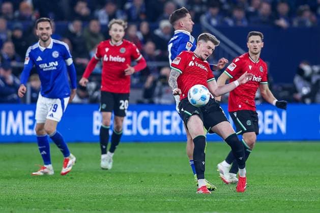 14 03 2025, Football, FC Schalke 04 Hannover 96, 2 Fußball Bundesliga, Matchday 26, Veltins Arena Gelsenkirchen, Saison 2024 2025 Paul Seguin Schalke04 7 in duel against Josh Knight Hannover96 2 DFB regulations prohibit any use of photographs as image sequences and or quasi video Nordrhein Westfalen Germany