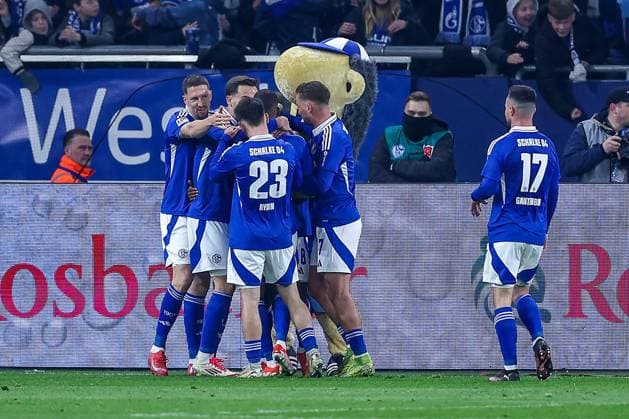 14 03 2025, Football, FC Schalke 04 Hannover 96, 2 Fußball Bundesliga, Matchday 26, Veltins Arena Gelsenkirchen, Season 2024 2025 Goal celebration after the 1 0 goal by scorer Christopher Antwi Adjei Schalke04 18 DFB regulations prohibit any use of photographs as image sequences and or quasi video Nordrhein Westfalen Germany