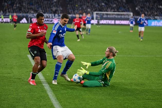 14 03 2025, Football, 2 Bundesliga, Matchday 26 Season 2024 2025, FC Schalke 04 Hannover 96, Jessic Ngankam Hannover 96 , Marcin Kaminski FC Schalke 04 , Goalkeeper Loris Karius FC Schalke 04 xRHR PHOTO TKx Copyright: RHR-FOTOx RHR-FOTO TK