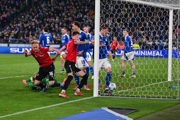 14 03 2025, Football, 2 Bundesliga, Matchday 26 Season 2024 2025, FC Schalke 04 Hannover 96, Havard Nielsen Hannover 96 celebrates the goal for 1 2 with the team xRHR PHOTO TKx Copyright: RHR-FOTOx RHR-FOTO TK