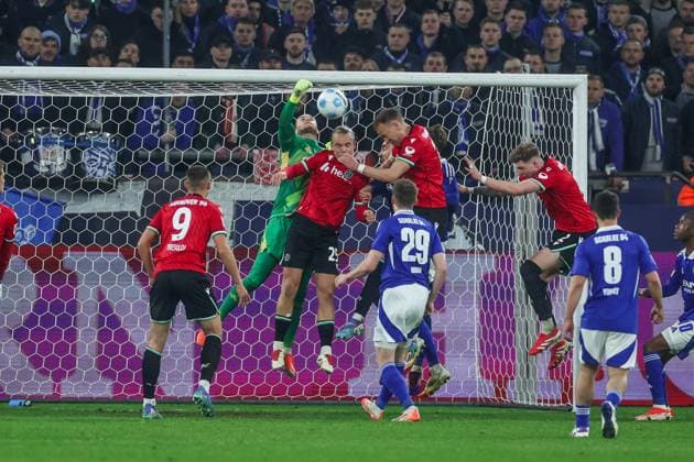 14 03 2025, Football, Season 2024 2025, 2 Bundesliga, Matchday 26, FC Schalke 04 Hannover 96, Havard Nielsen Hannover 96 scores the goal to make it 1 - 2 Gelsenkirchen Veltins Arena NRW Germany xRHR PHOTO TRx Copyright: TimxRehbein RHR-FOTOx RHR-FOTO TR