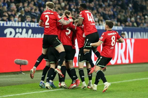 14 03 2025, xrekx, Fußball 2 Bundesliga, FC Schalke 04 Hannover 96 v l Torjubel nach dem Tor zum 1 2 celebrating the goal celebrate durch Havard Nielsen Hannover 96 DFL DFB REGULATIONS PROHIBIT ANY USE OF PHOTOGRAPHS as IMAGE SEQUENCES and or QUASI VIDEO Gelsenkirchen