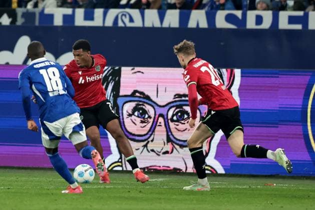 Christopher Antwi Adjei FC Schalke 04 and Jessic Ngankam Hannover 96 at the match of the 2 BL season 2024 25 FC Schalke 04 Hannover 96 Copyright Thomas Pakusch