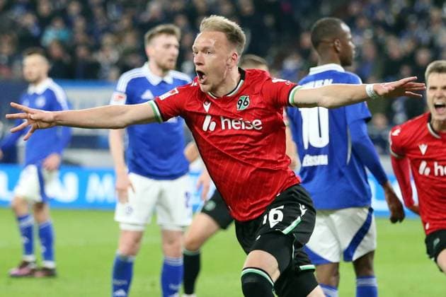 14 03 2025, xrekx, Fußball 2 Bundesliga, FC Schalke 04 Hannover 96 v l Torjubel nach dem Tor zum 1 2 celebrating the goal celebrate durch Havard Nielsen Hannover 96 DFL DFB REGULATIONS PROHIBIT ANY USE OF PHOTOGRAPHS as IMAGE SEQUENCES and or QUASI VIDEO Gelsenkirchen