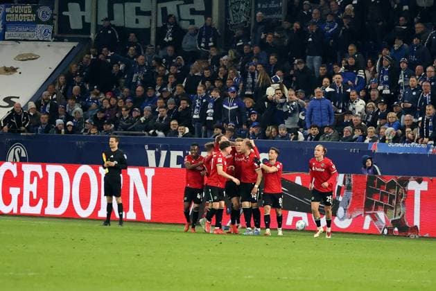 The players of Hannover 96 celebrate the goal for 1 2 by Havard Nielsen Hannover 96 at the match of the 2 BL season 2024 25 FC Schalke 04 Hannover 96 Copyright Thomas Pakusch