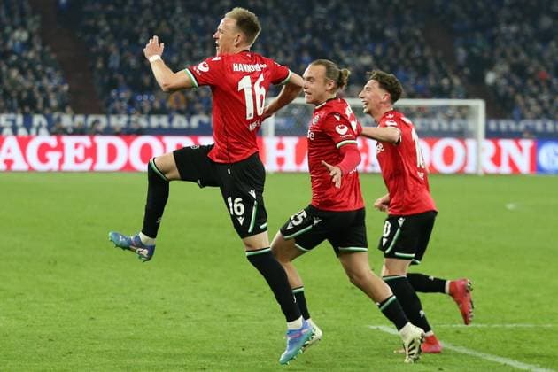 14 03 2025, xrekx, Fußball 2 Bundesliga, FC Schalke 04 Hannover 96 v l Torjubel nach dem Tor zum 1 2 celebrating the goal celebrate durch Havard Nielsen Hannover 96 DFL DFB REGULATIONS PROHIBIT ANY USE OF PHOTOGRAPHS as IMAGE SEQUENCES and or QUASI VIDEO Gelsenkirchen